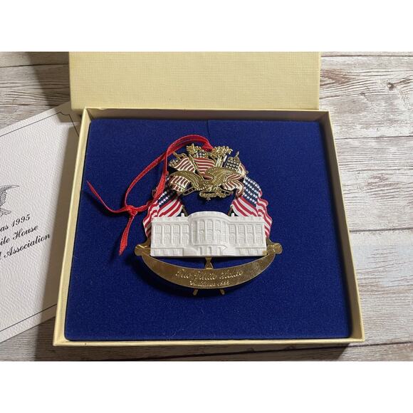 Christmas The White House Association Tree Ornament w/ Paperwork and Box 1995 - Picture 3 of 3
